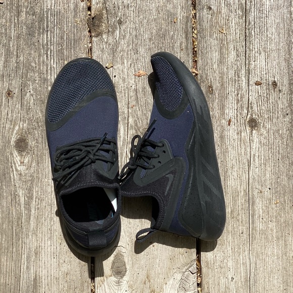 Women’s Nike Lunarcharge sneakers - Picture 8 of 13